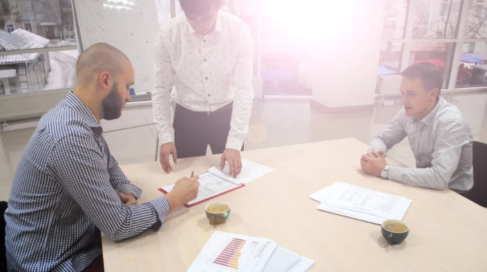 Deal with the money lender